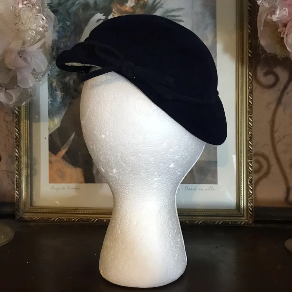 VINTAGE 1960'S BLUE VELOUR BERET STYLE HAT WITH RHINESTONE EMBELLISHMENT - Picture 9 of 13